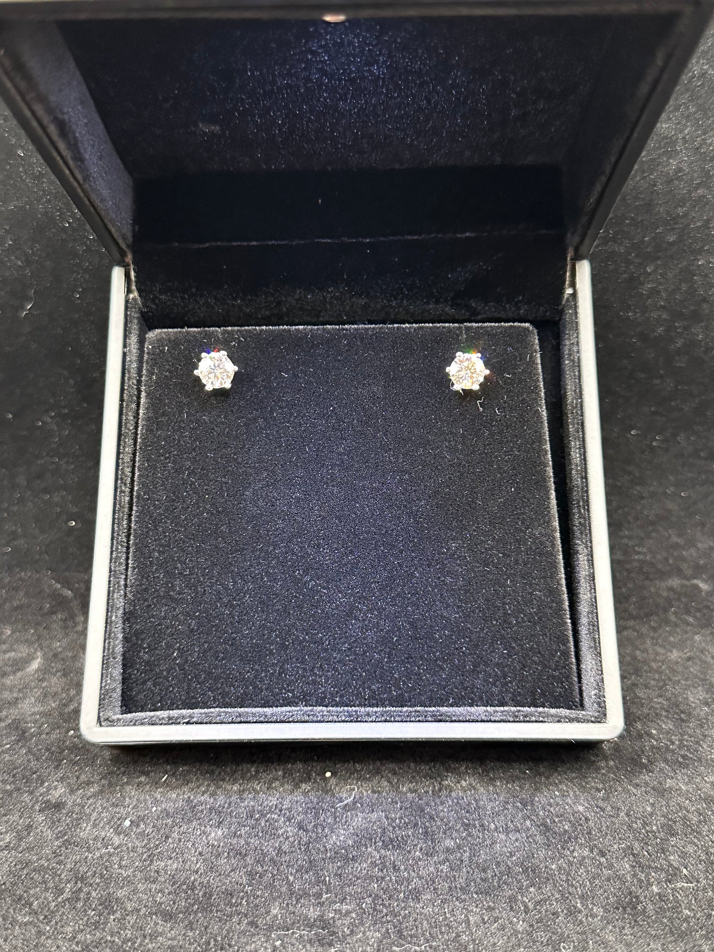 Round Diamond Earrings